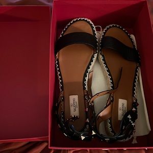 NWT Valentino Rockstud Sandals